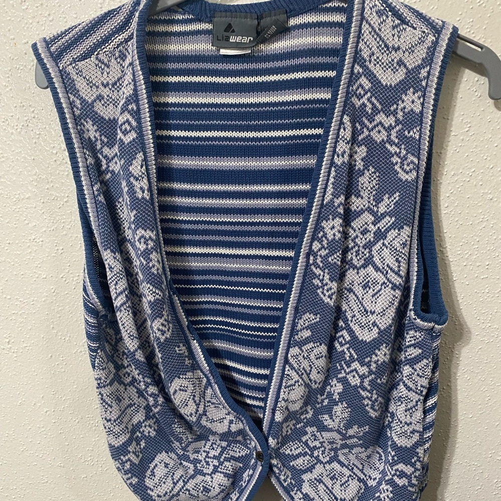 Lizwear Vest
Color: Blue with pattern
Size: Medium